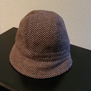 Club Monaco bucket hat